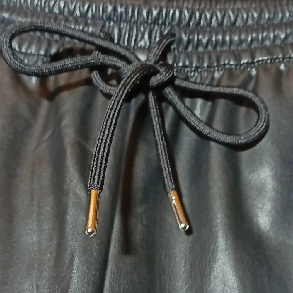 H&M Divided high rise elastic waist faux leather black jogger draw string size 8 - Picture 6 of 10